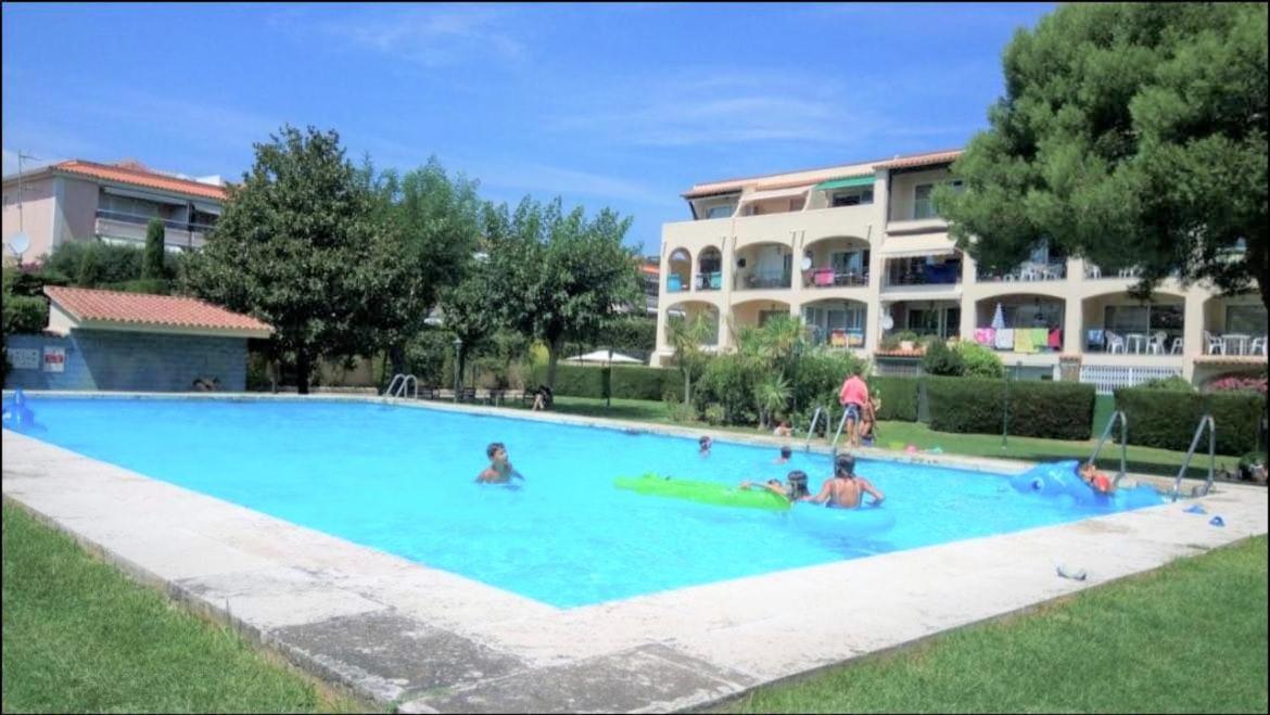 Apartamento En Platja Sant Pol S'Agaro Con Pisicina Y Jardin 桑特费柳德吉克索尔斯 外观 照片